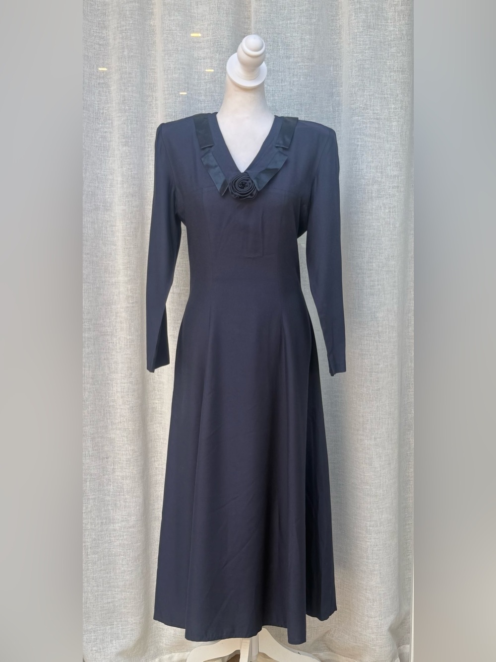 1980 Wild Rose navy blue long sleeve dress with rose collar detail